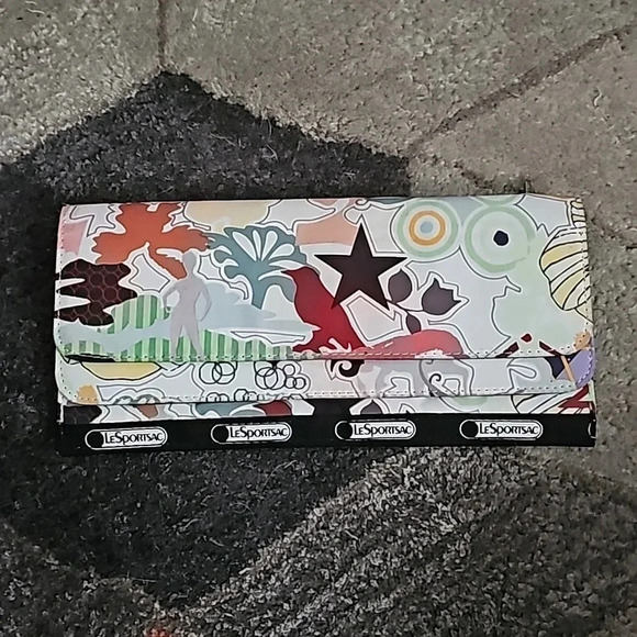 Lesportsac muticompartment Wallet NWOT - Picture 1 of 4